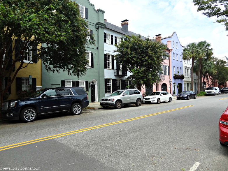 A Weekender's Travel Guide to Charleston, SC | Rainbow Row