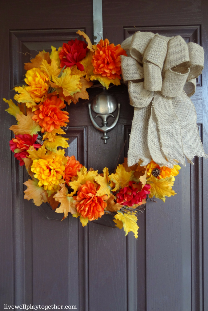 Easy DIY Fall Wreath that you can make in 30 minutes or less! #fall #falldecor #thanksgiving #wreath #fallwreath #diy #crafts #fallcrafts