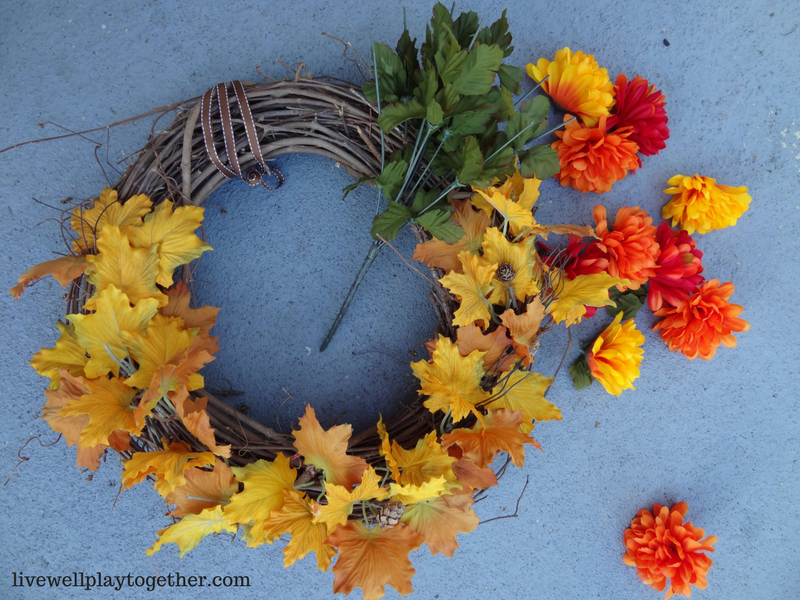 Easy DIY Fall Wreath that you can make in 30 minutes or less! #fall #falldecor #thanksgiving #wreath #fallwreath #diy #crafts #fallcrafts