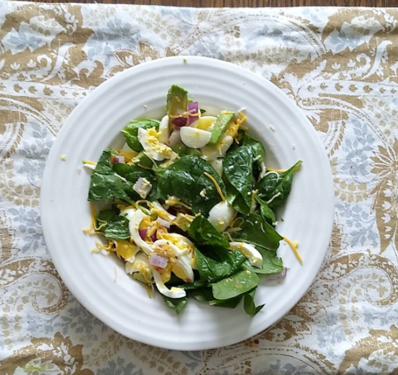 This spinach salad is a great way to have a healthy lunch