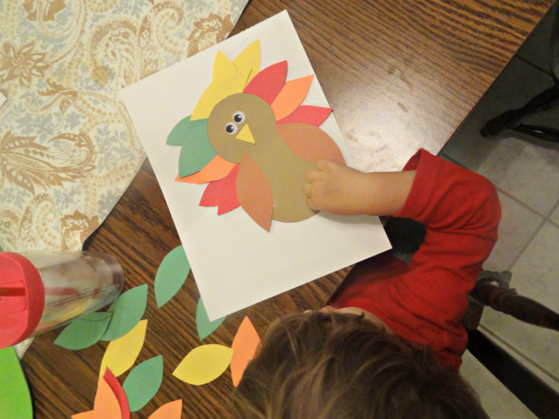 Simple Thanksgiving Turkey Craft for Kids #thanksgiving #turkey #kidcrafts #toddlercrafts #preschoolcrafts #preschool #fallcrafts #papercrafts