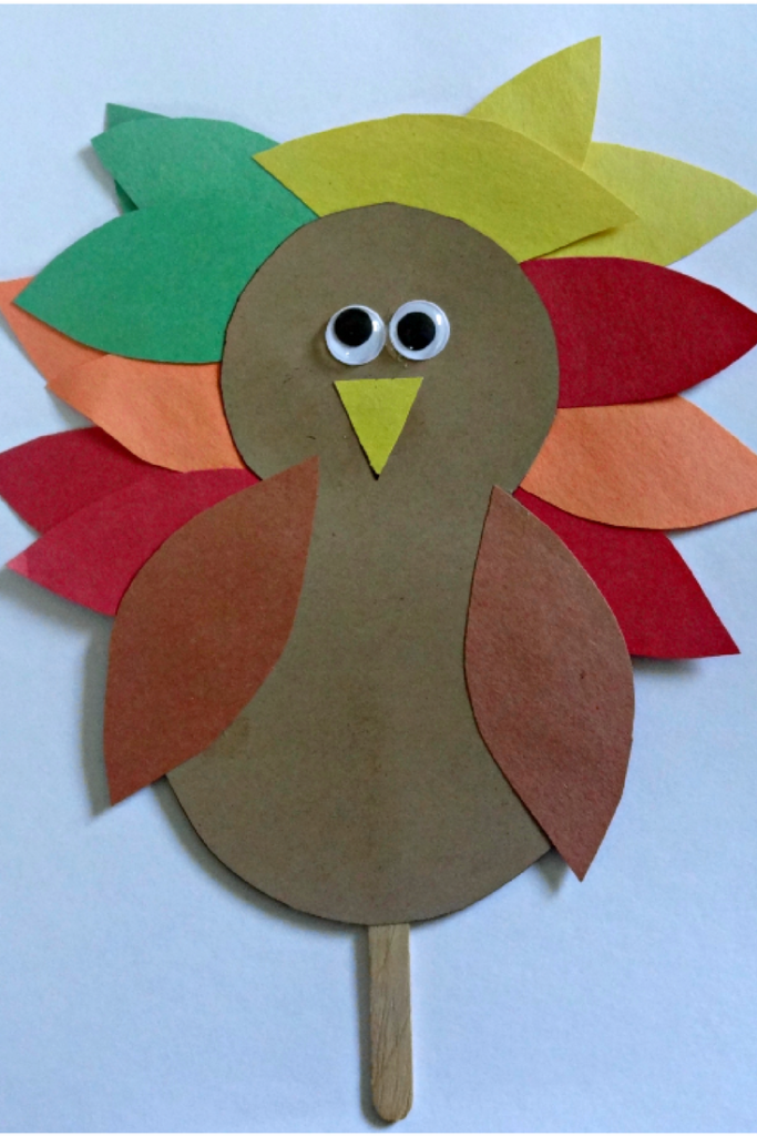 Simple Thanksgiving Turkey Craft for Kids #thanksgiving #turkey #kidcrafts #toddlercrafts #preschoolcrafts #preschool #fallcrafts #papercrafts