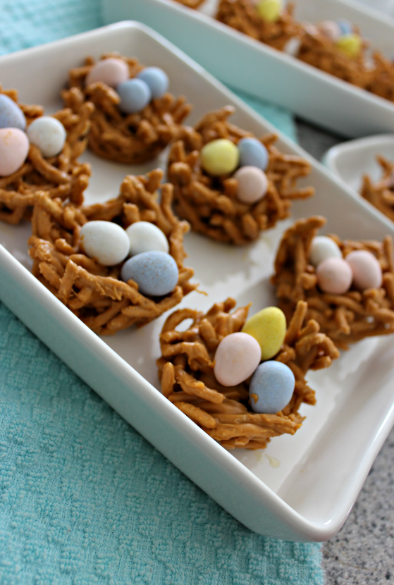 Cadbury Mini-Egg Bird Nest Easter Cookies from Live Well Play Together | www.livewellplaytogether.com | Perfect Easter Treat | #easter #cookies #nobake #eastertreats #holiday #minieggs #eastercandy