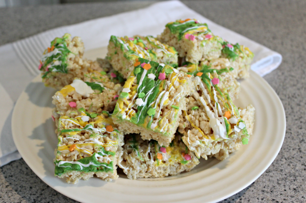 Spring Rice Krispies Treats - A fun way to celebrate spring and get your kids in the kitchen cooking with you! #spring #springsnacks #kidsnacks #cookingwithkids #ricekrispiestreats #crispytreats #easter #eastersnacks #easypartyfood