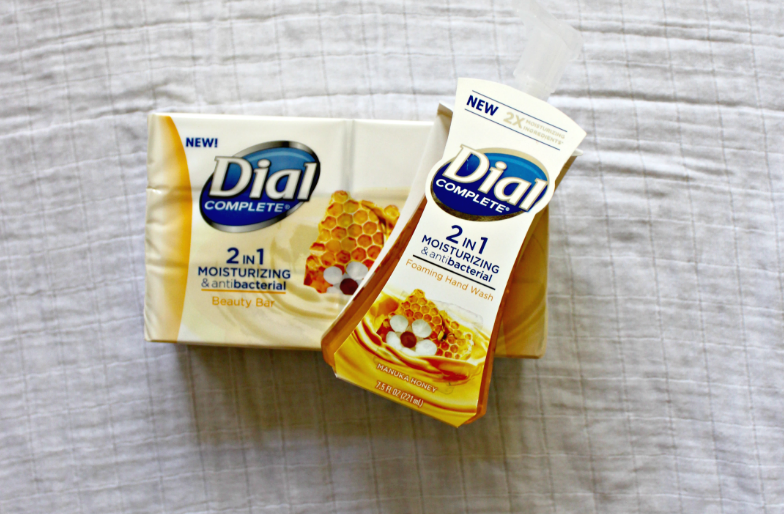 Dial Complete 2-in-1 Moisturizing and Anti-bacterial Foaming Hand Wash and Beauty Bars in Manuka Honey