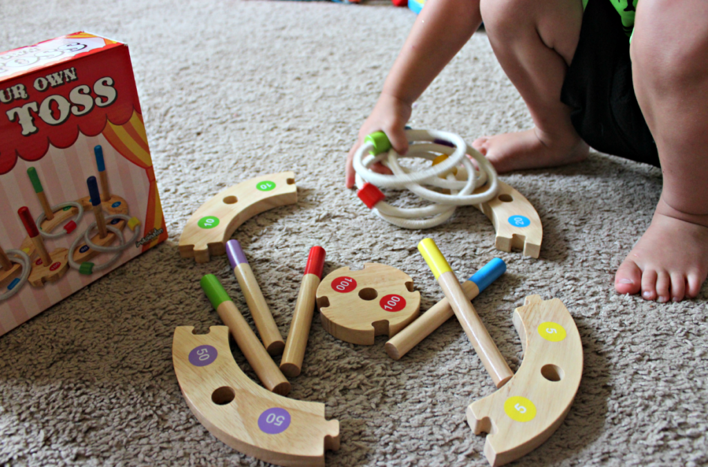 Montessori Toys for Toddlers - A Review of Mommy's Promise Wooden Toys by Live Well Play Together | livewellplaytogether.com #woodentoys #educationaltoys #preschoolpuzzles #montessoritoys