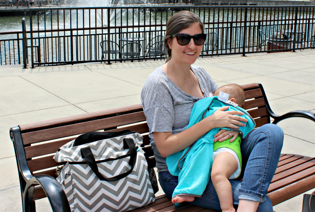 You CAN discreetly breastfeed your baby in public. Here are 10 tips for confidently breastfeeding in public so you can discreetly nurse your baby. From livewellplaytogether.com | #breastfeeding #breastfeedinginpublic #nursingmoms #howtobreastfeedinpublic #adviceformoms