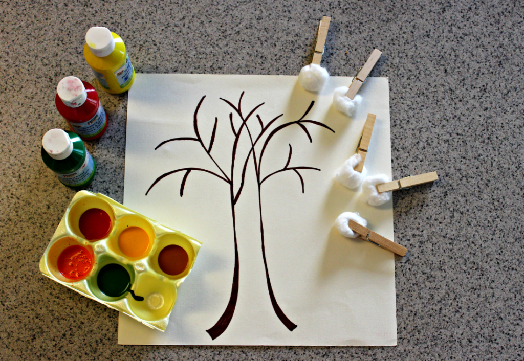 Looking for a fun fall craft? This Fall Tree Craft is a fun cotton ball painting activity for toddlers & preschoolers. Painting with cotton balls is a great fine motor activity, too! 