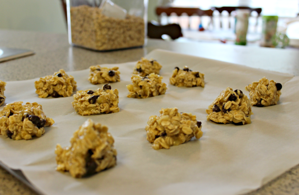 Healthy Banana Oatmeal Chocolate Chip Cookies.  Just 4 ingredients toSoft and chewy perfection - you will hardly believe they're good for you, too!  #bananacookies #cookierecipe #oatmealcookies #healthycookies