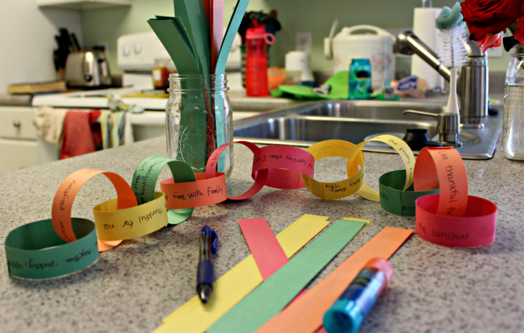 This Thanksgiving Paper Chain is a great way to teach kids about gratitude and giving thanks. Rather than a countdown, it's a count up to Thanksgiving where each family member lists one thing they are thankful for each day to add a link to the chain! From livewellplaytogether.com #thanksgivingcrafts #thanksgivingtraditions #teachingkidsaboutthanksgiving #thanksgivingpapercrafts