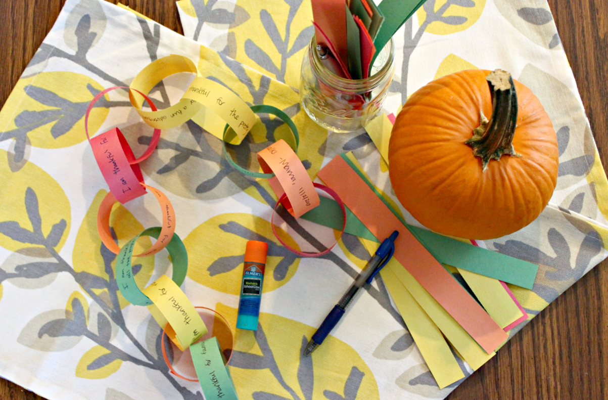Create a Thanksgiving Paper Chain - Live Well Play Together