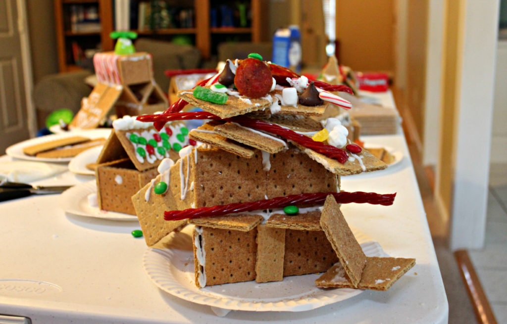 2018 Gingerbread House Party : The Best Tips to Host a Great Gingerbread House Party! Fun for the whole family and great for kids! Tips and Tricks for a successful Gingerbread House Decorating Party! #christmasfun #gingerbreadhouses #Christmaswithkids