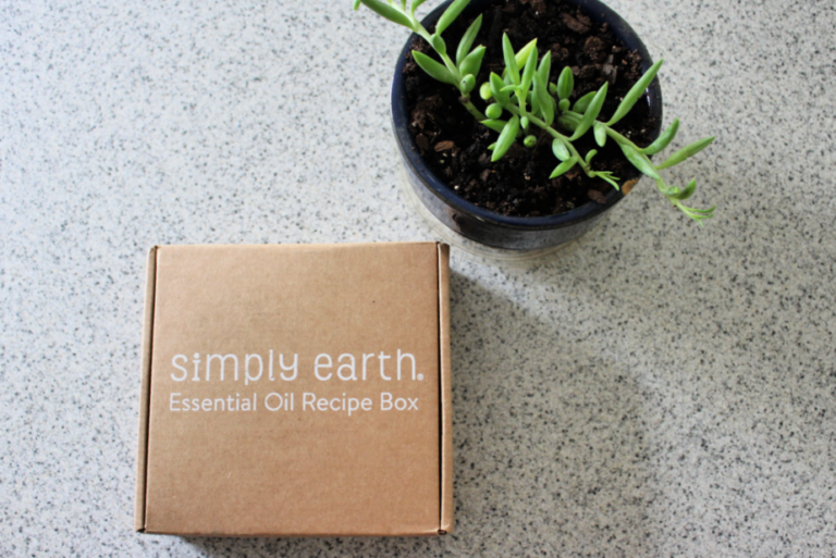Simply Earth Essential Oils Recipe Box Review | August 2019