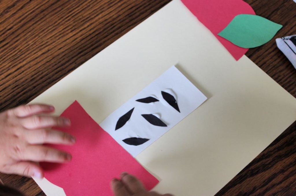 Apple themed cut and paste activity. Great for fine motor skills and apple themed preschool units