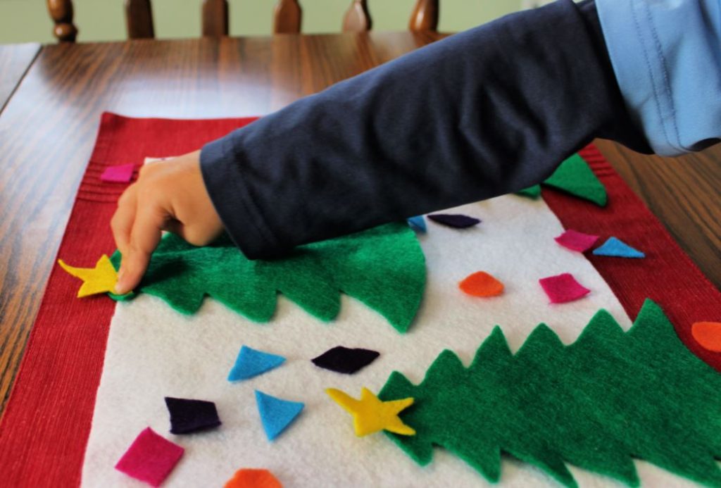 Fun Busy Bags for Preschoolers and Toddlers: DIY Felt Christmas Tree with FREE Printable template