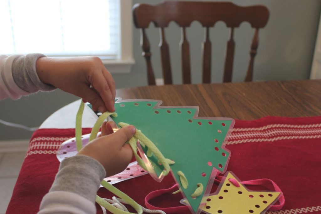 Lacing activities for toddlers and preschoolers - great fine motor activities for small hands