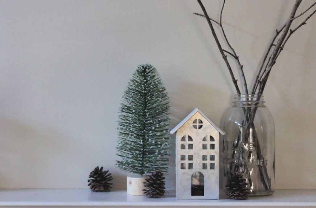 Easy Christmas Mantel Decorations