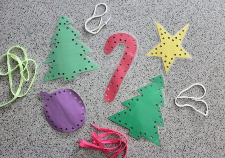 Printable Lacing Cards for Toddlers and Preschoolers this Christmas