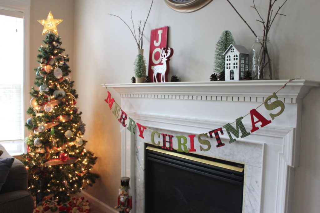 Simple Christmas Decorations for the Living Room
