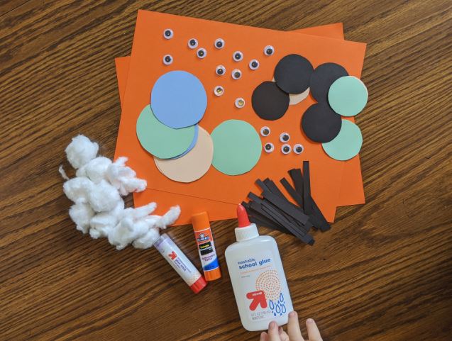 How to make a spider craft with kids! Your kids will love this fun and easy spider craft complete with a cotton ball spider web!